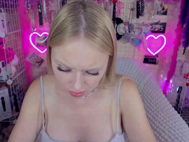 MindyKally webcam
