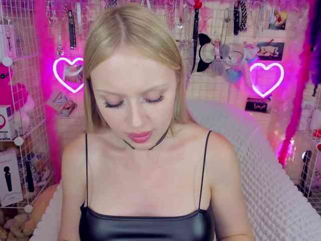 MindyKally webcam