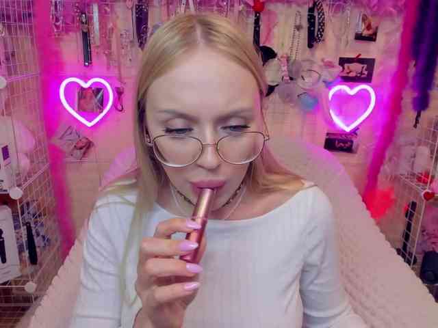 MindyKally webcam