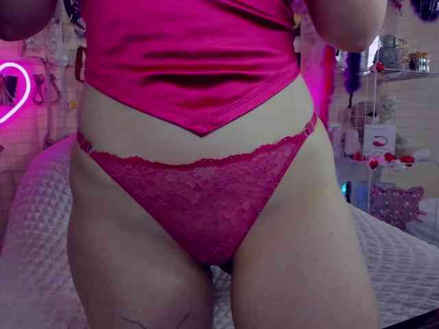 MindyKally webcam
