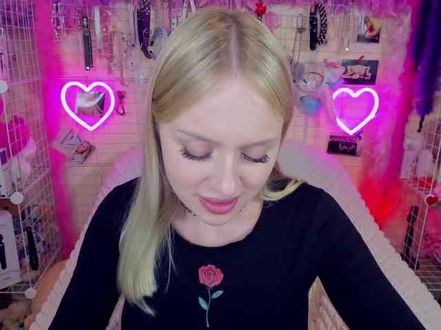 MindyKally webcam