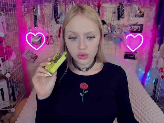 MindyKally webcam