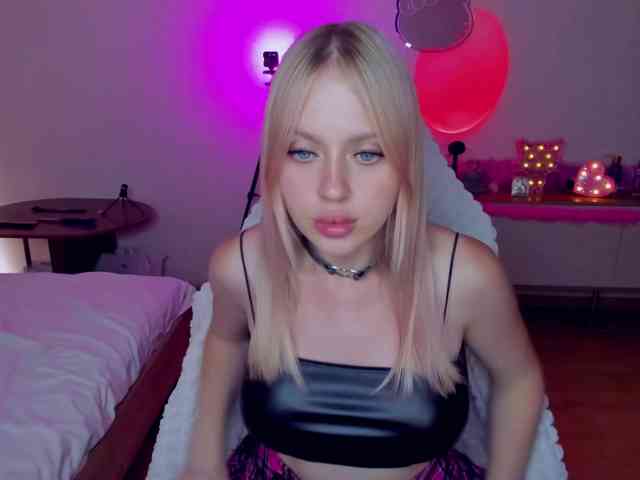 MindyKally webcam