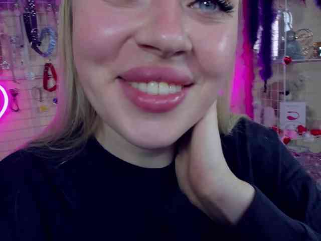 MindyKally webcam