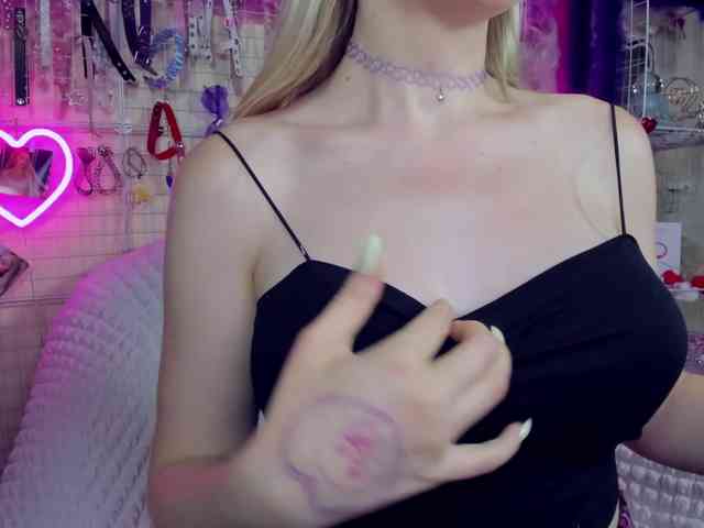 MindyKally webcam