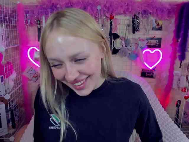 MindyKally webcam