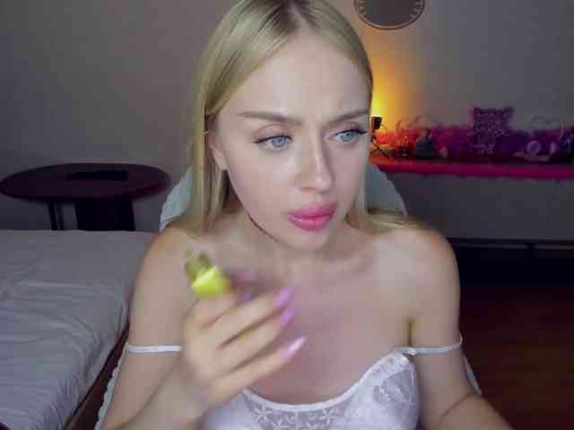 MindyKally webcam