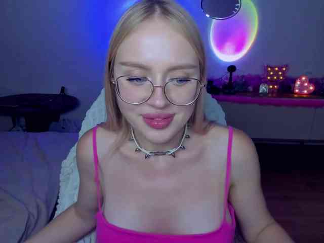 MindyKally webcam