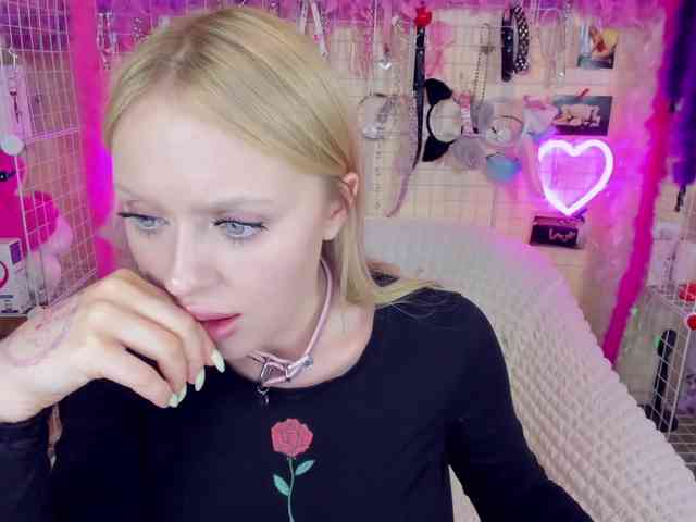 MindyKally webcam