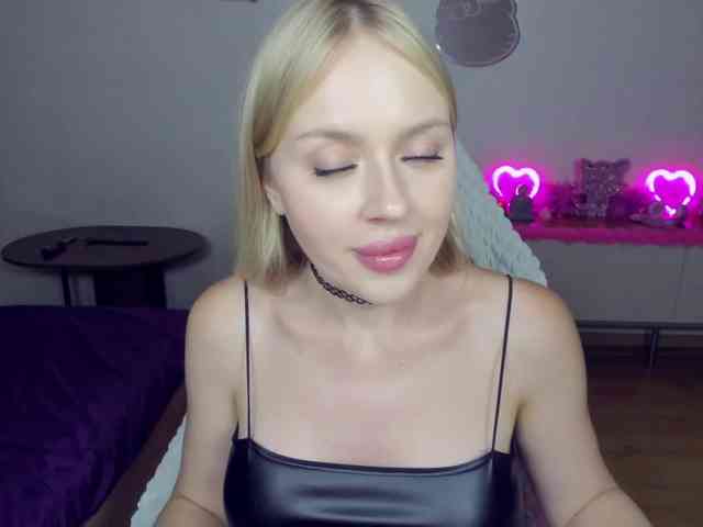 MindyKally webcam