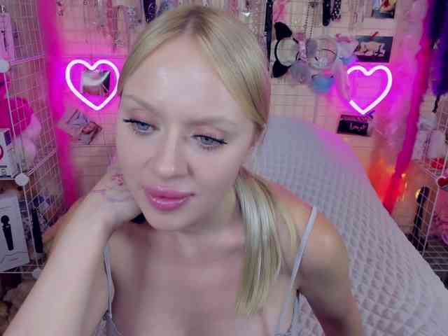 MindyKally webcam