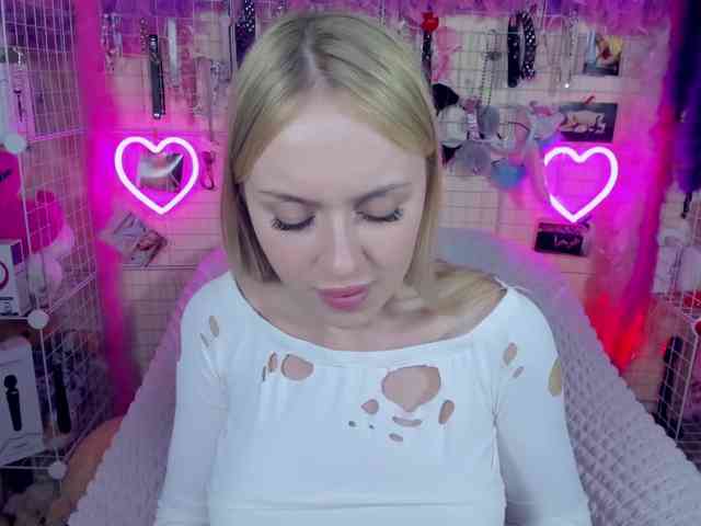 MindyKally webcam