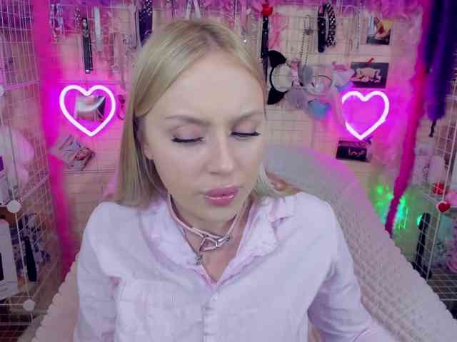 MindyKally webcam
