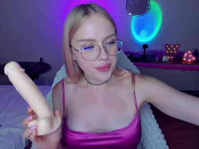 MindyKally webcam