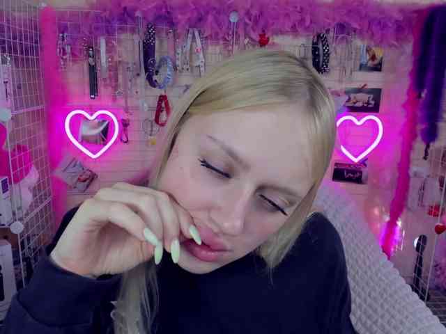 MindyKally webcam