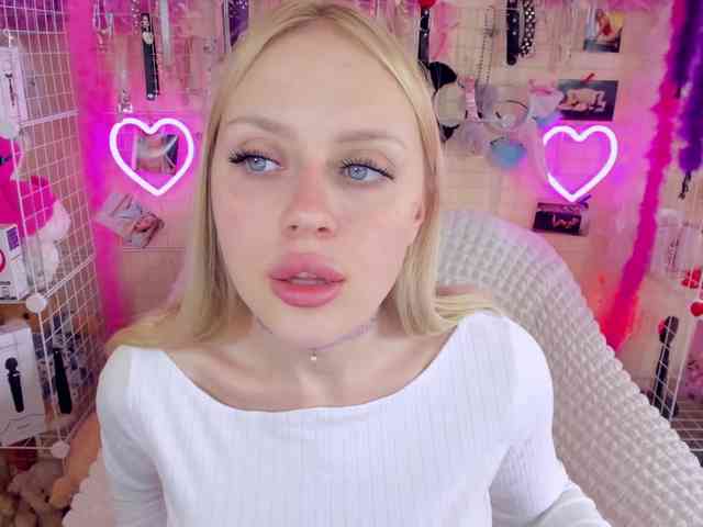 MindyKally webcam