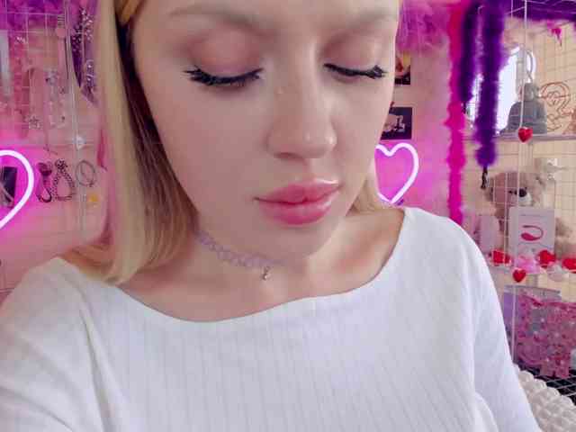 MindyKally webcam