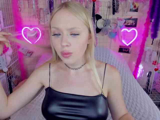 MindyKally webcam