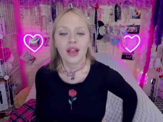MindyKally webcam