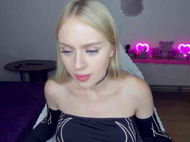 MindyKally webcam
