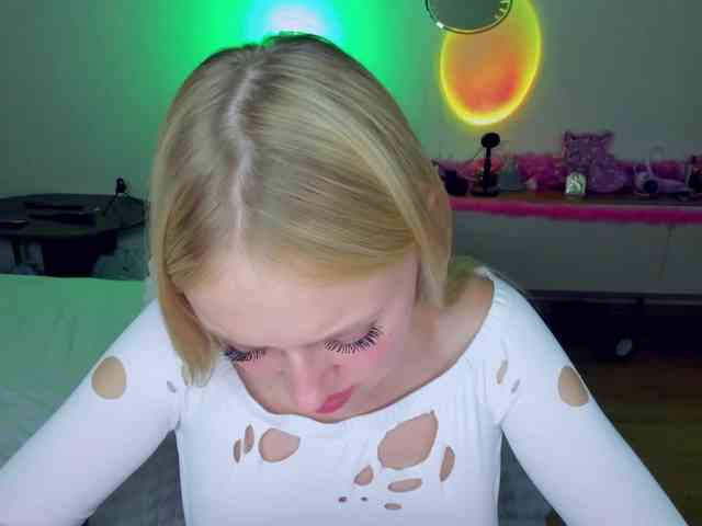 MindyKally webcam