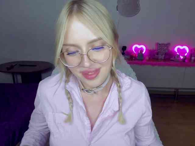 MindyKally webcam