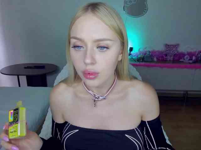 MindyKally webcam