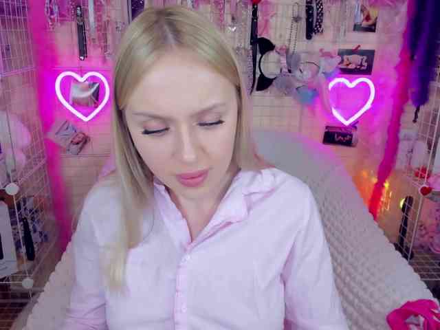 MindyKally webcam
