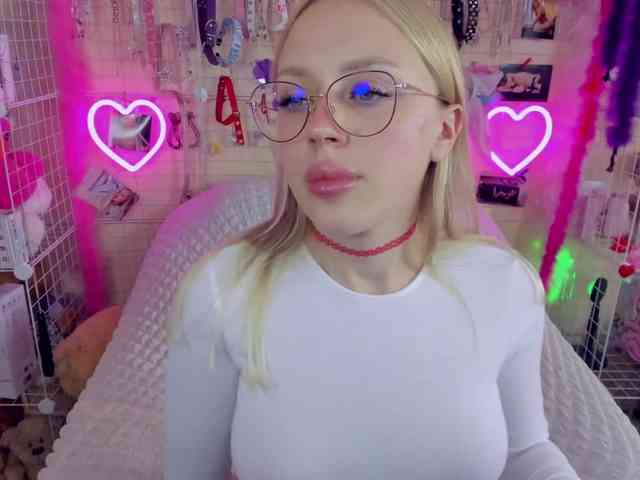 MindyKally webcam