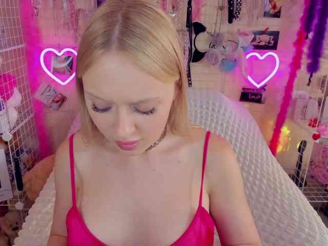 MindyKally webcam