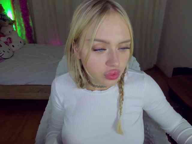 MindyKally's webcam live show
