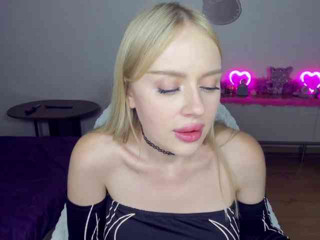 MindyKally webcam