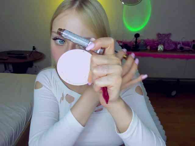 MindyKally webcam