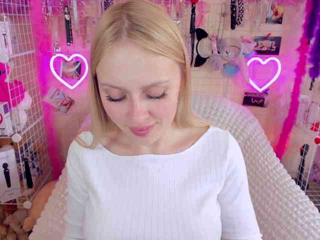 MindyKally webcam