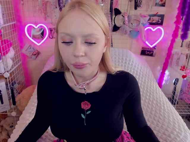 MindyKally webcam