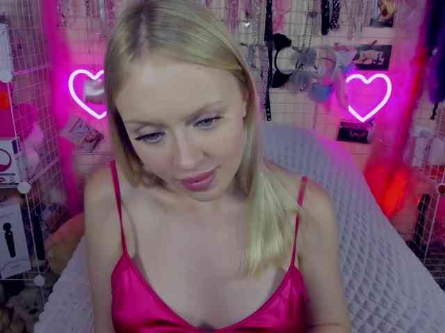MindyKally webcam