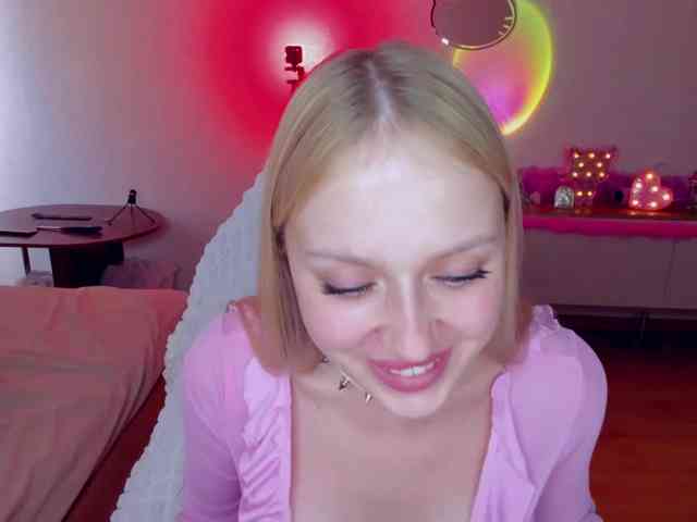 MindyKally webcam