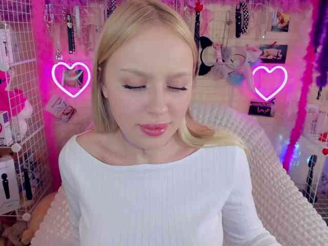 MindyKally webcam