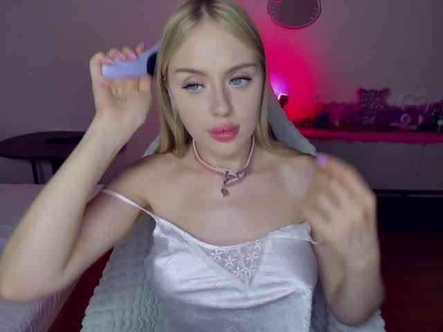 MindyKally webcam