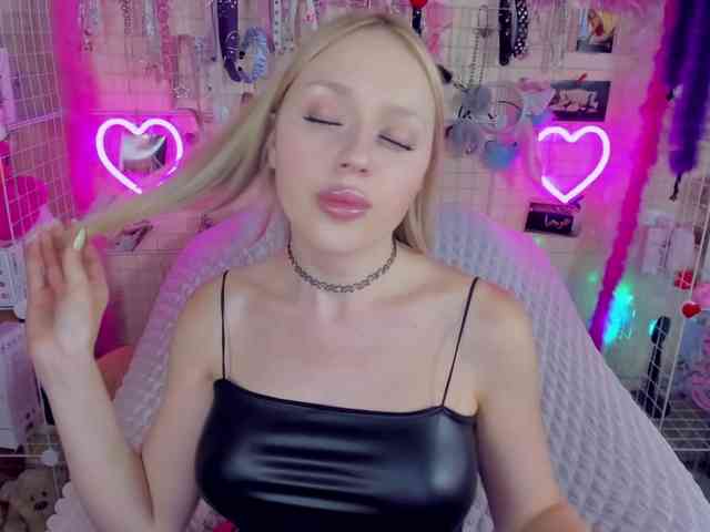 MindyKally webcam