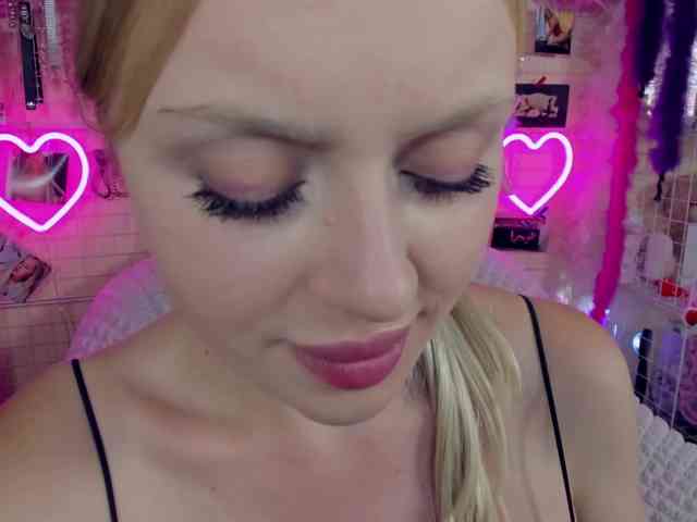 MindyKally webcam