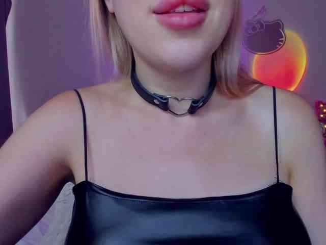 MindyKally webcam