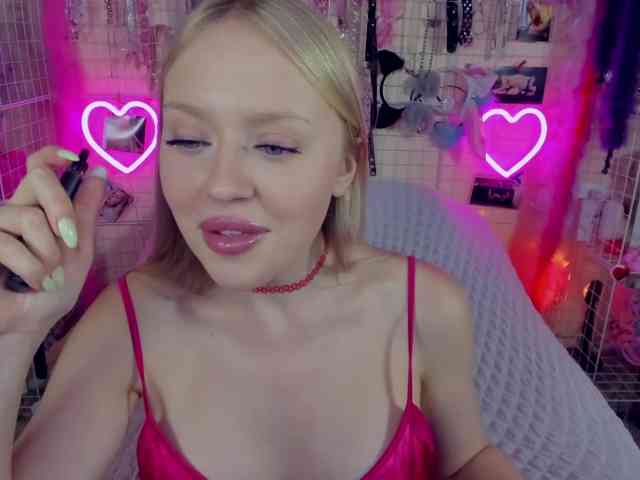 MindyKally webcam