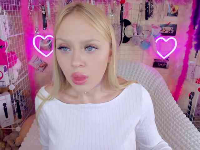 MindyKally webcam
