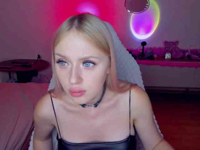 MindyKally webcam