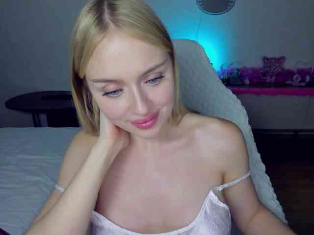 MindyKally webcam