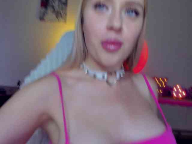 MindyKally webcam