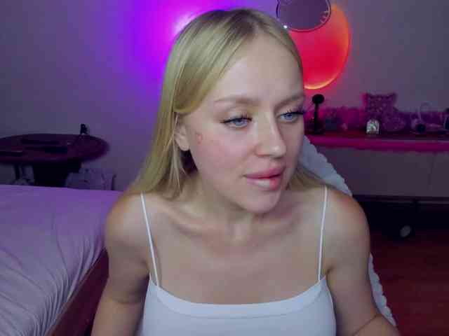 MindyKally webcam