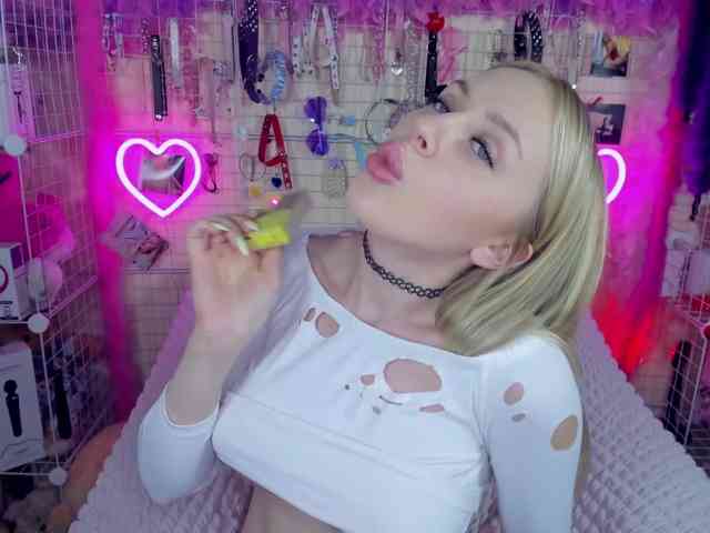 MindyKally webcam