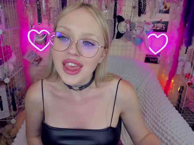 MindyKally webcam